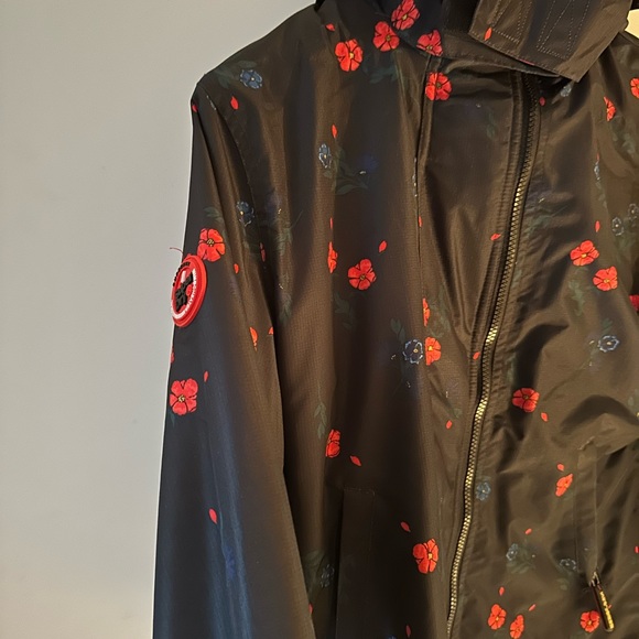 Cny Hooded Sd Windcheater Womens - Picture 9 of 11